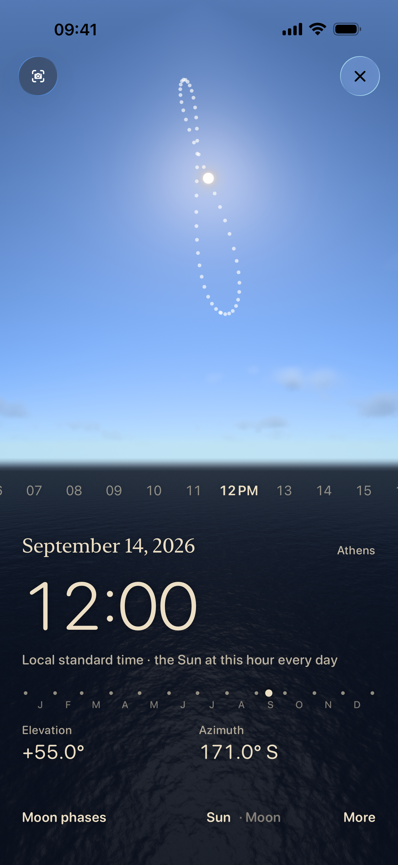 Jährliche Sonnenpositionen in SOLAR, die ein Analemma bilden.